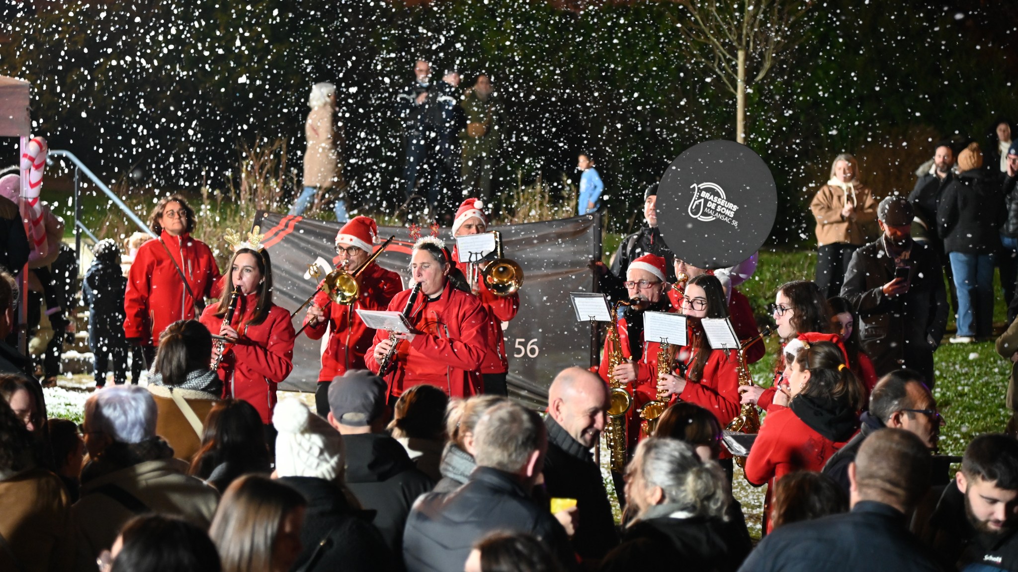 Brasseurs de Sons Fanfare de rue au marché de Noël de Fégréac